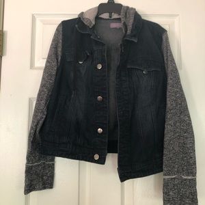Jean Jacket with hood and soft sleeves